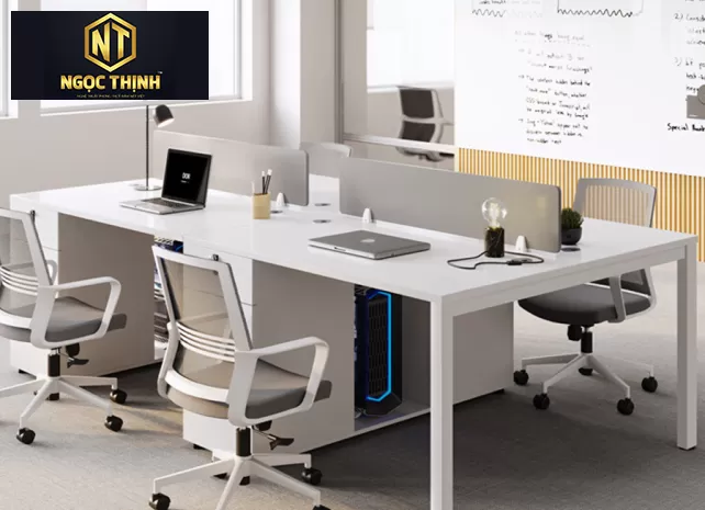 Bàn nhóm làm việc chung cho các nhân viên đơn giản hiện đại Bàn nhóm làm việc chung cho các nhân viên đơn giản hiện đại